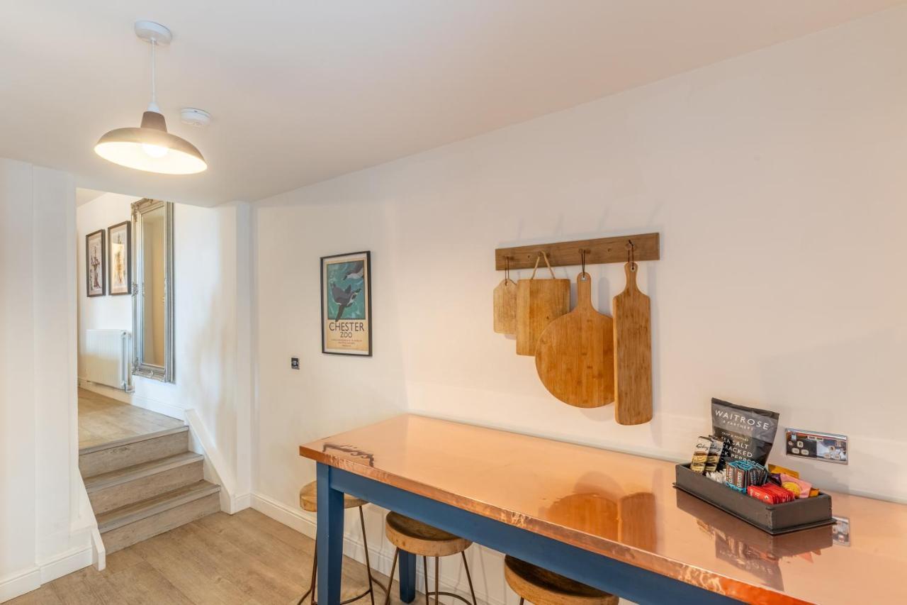 Luxury Chapel Apartment Within City Walls Chester Extérieur photo