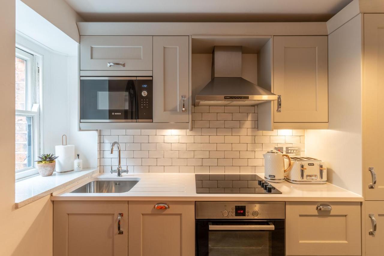Luxury Chapel Apartment Within City Walls Chester Extérieur photo